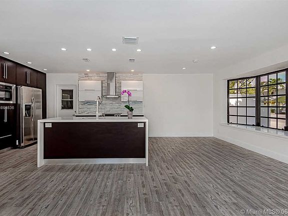 3rd image of 648 Kensington Pl