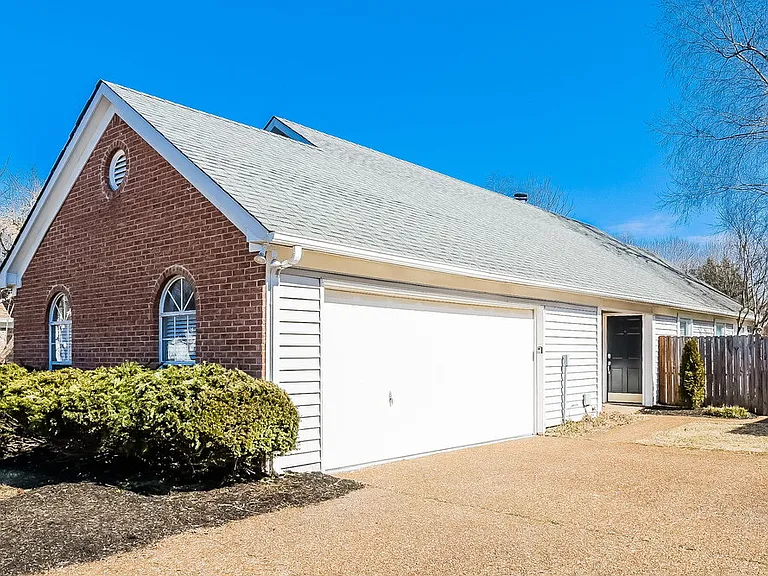 2730 River Bend Dr — Photo 3