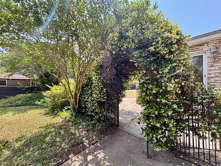 2382 Elm Dr — Photo 19