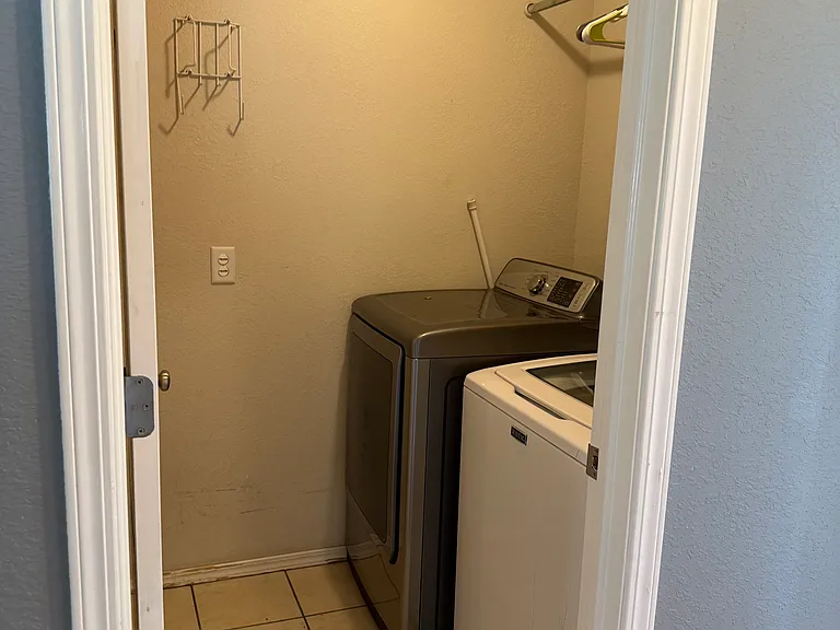 11705 S Fir Ave — Photo 10