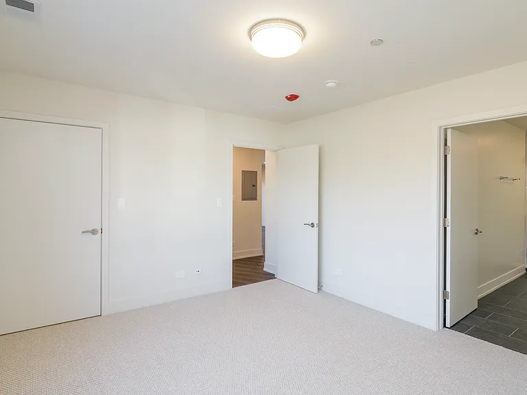 Vine Place Apartments — Photo 22