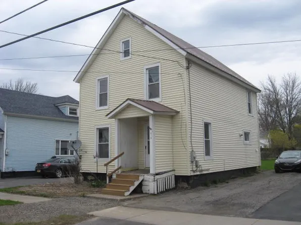 918 Elizabeth St, Ogdensburg, NY 13669