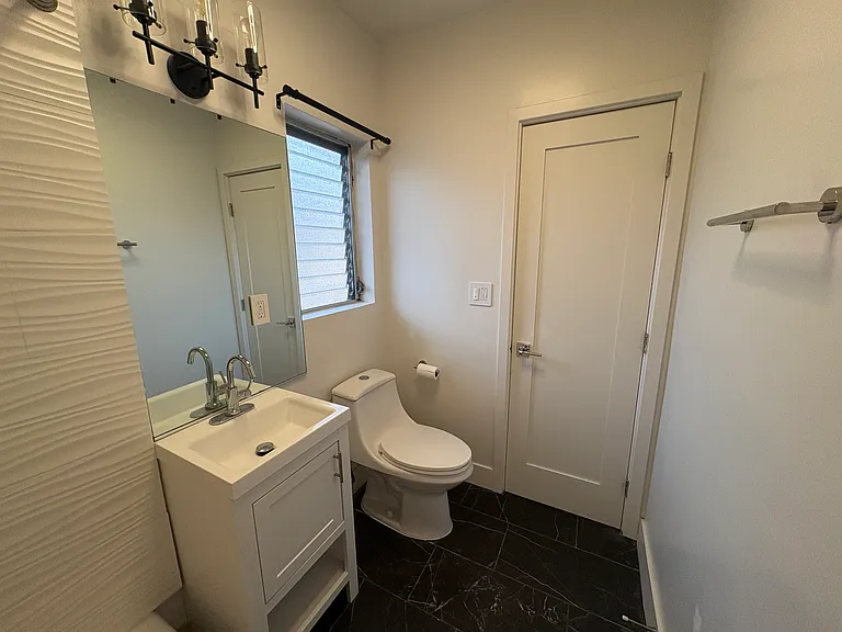 1639 S Hobart Blvd #11 — Photo 13