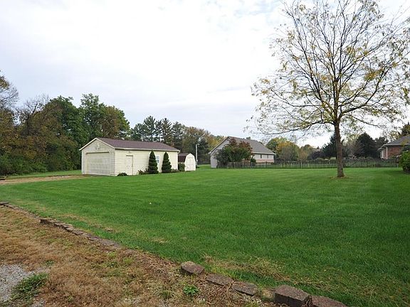 4th image of 1049 S County Road 525 E