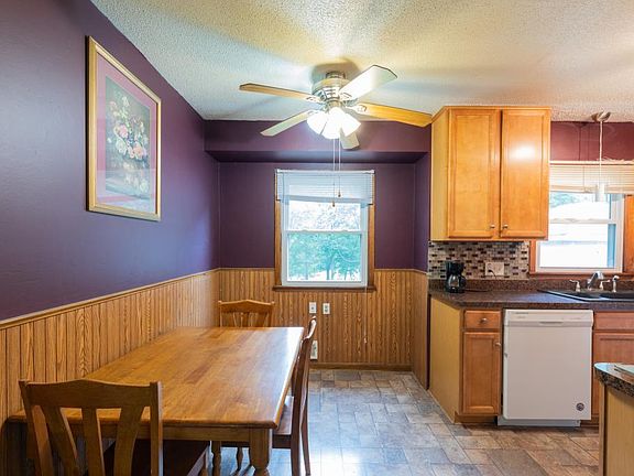 4th image of 1118 Queens Ln