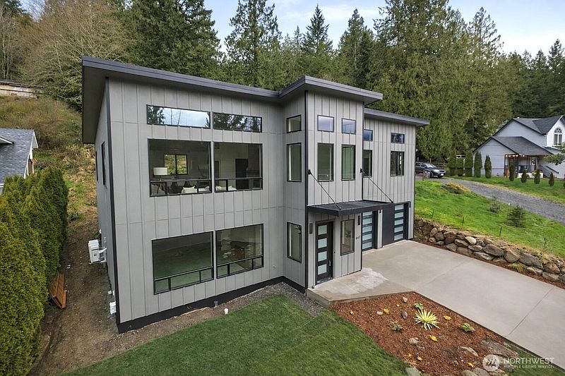 2nd image of 647 Rainbow Drive