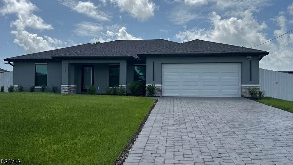4 bed, 2.0 bath, 1830 sqft, $2,500 — Photo 1