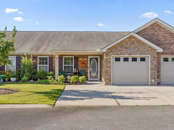 1703 Applebrook Dr, Rossville, GA 30741