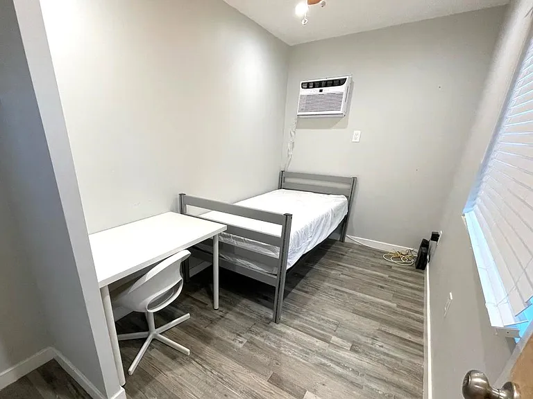 1125 Leighton Ave — Photo 4
