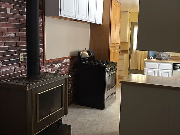 kitchen w/wood & new gas rng