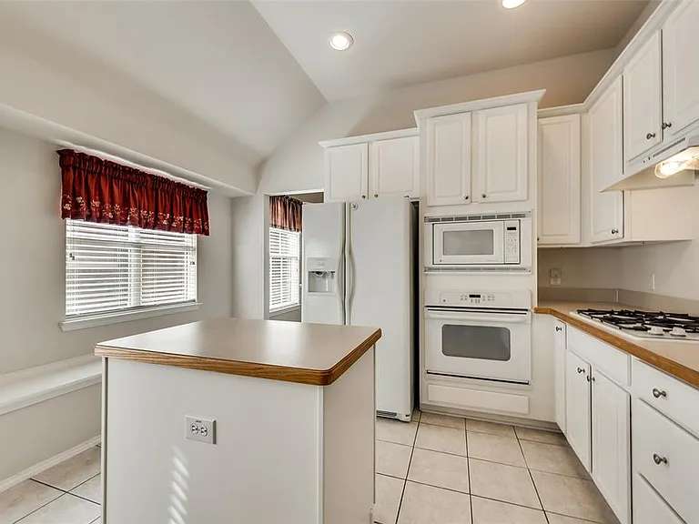 2717 Grand Canyon Ct — Photo 2