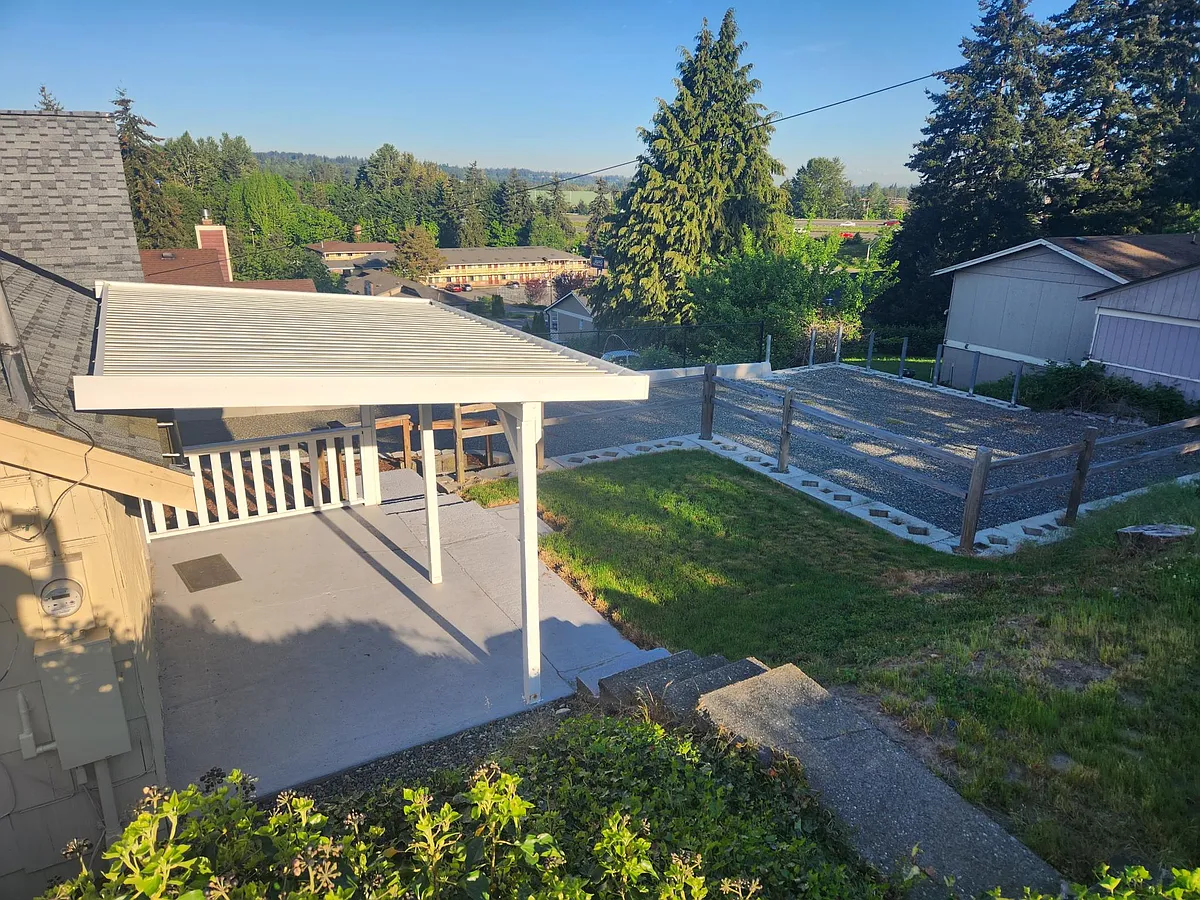 Building Photo - 119 15th Ave SE