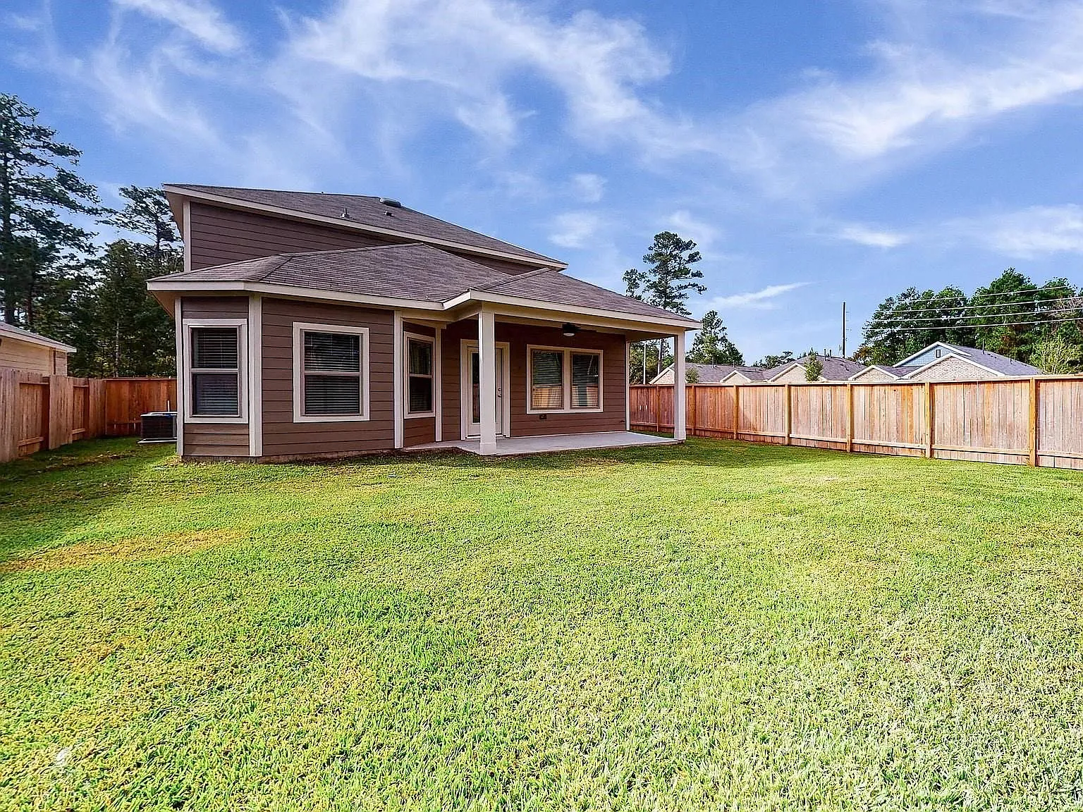 4 bed, 2.5 bath, 2362 sqft, $2,199 — Photo 2
