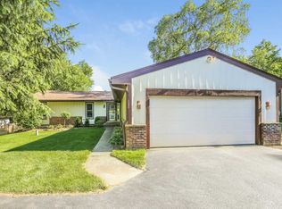 899 Main Street Rd, Cary, IL 60013