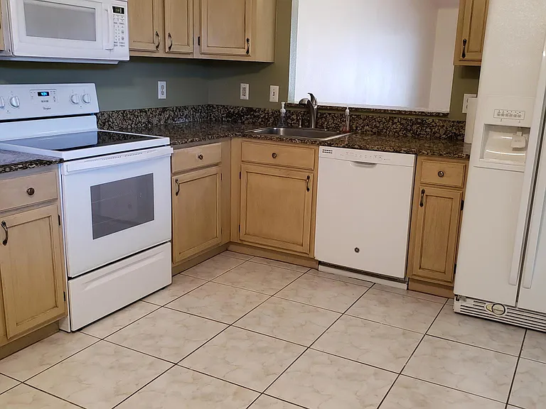 4055 Bonnie Dr — Photo 2