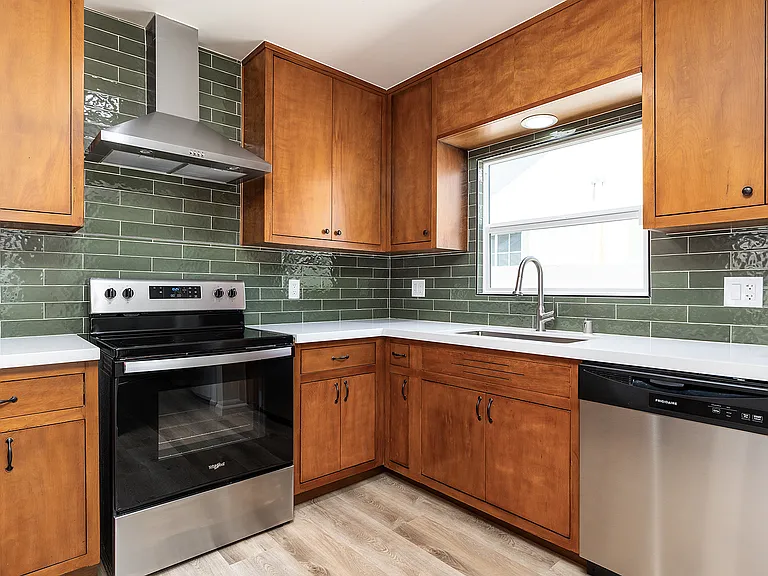 524 N Edinburgh Ave — Photo 4