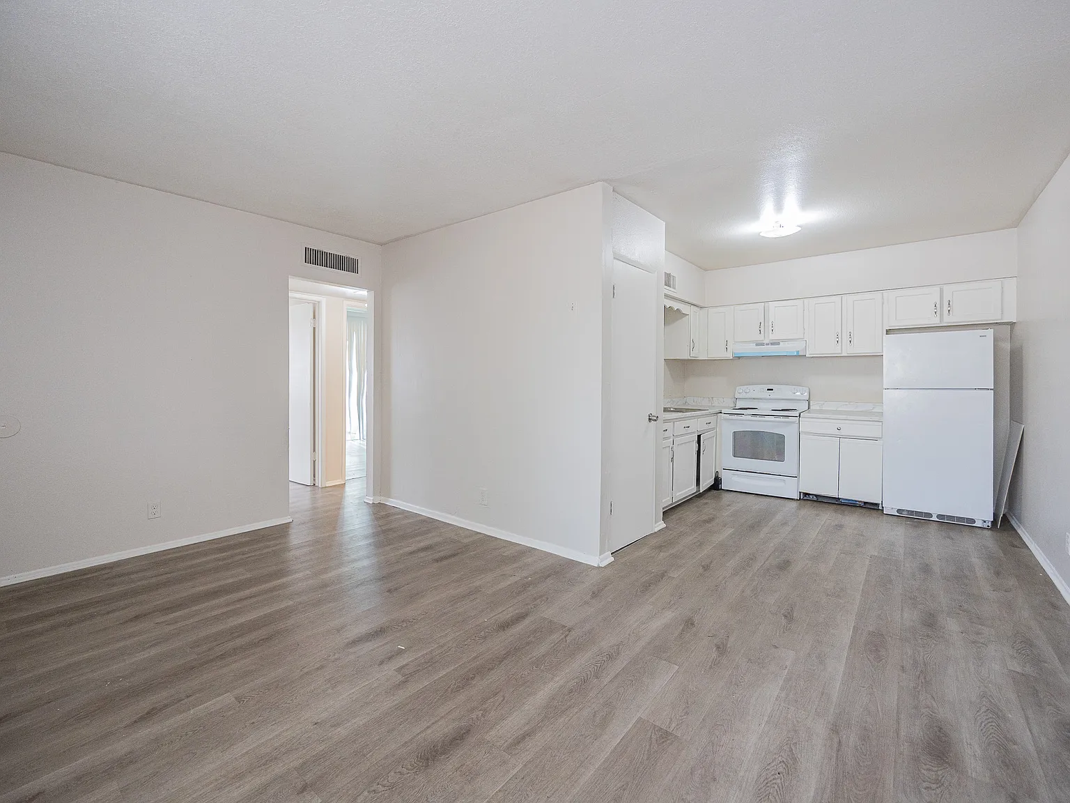 2350 E Broadway Rd — Photo 4