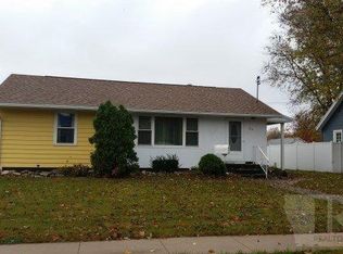 814 Townsend Ave, Wapello, IA 52653