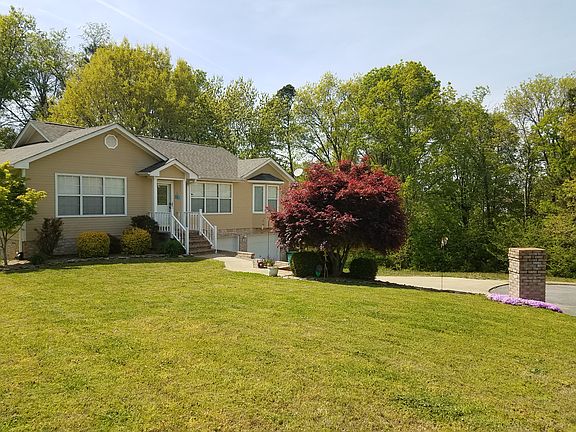 87 Brook Wood on cul-de-sac