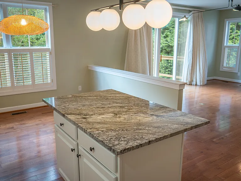 1820 Clay Dr — Photo 9