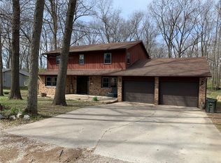 20 Hickory Dr, Paris, IL 61944