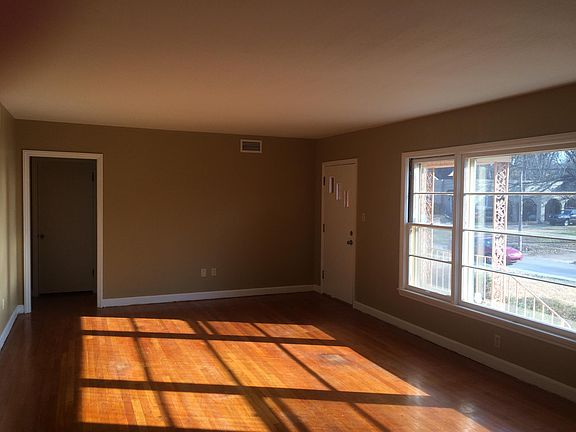 Den/Living Room