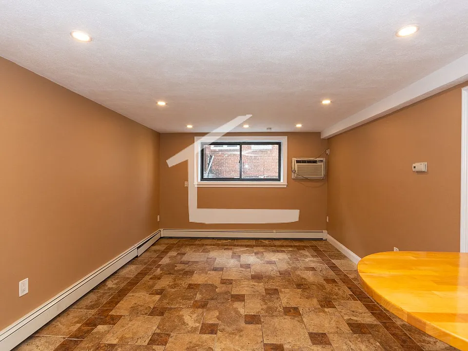 43 Gardner St #2
