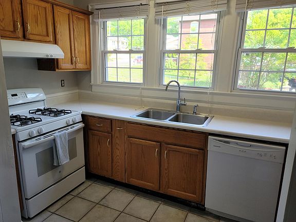 5th image of 3122 E 44th St