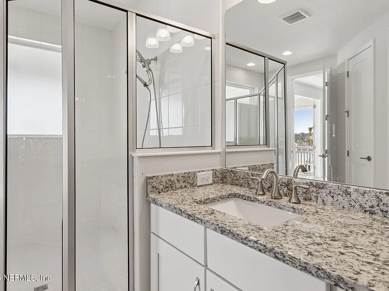 401 Marquesa Cir — Photo 34