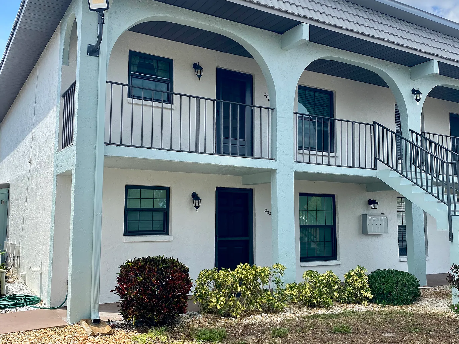2 bed, 1080 sqft, $2,500 — Photo 2