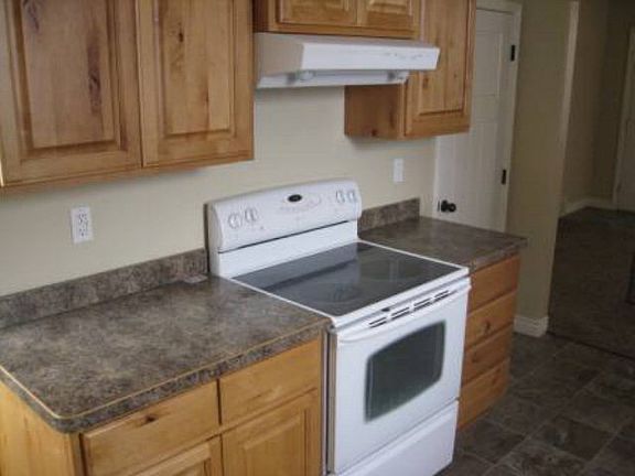 4th image of 586 Highland St
