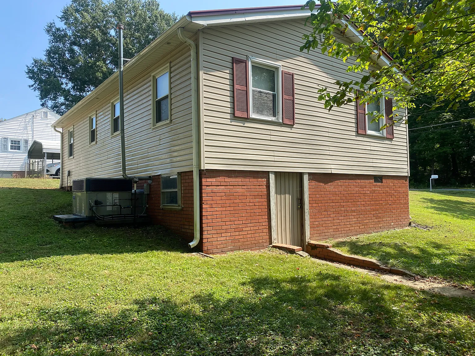 3 bed, 912 sqft, $1,400 — Photo 3