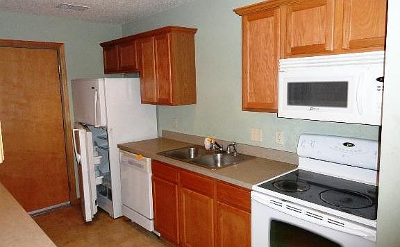 3rd image of 771 Parkside Dr