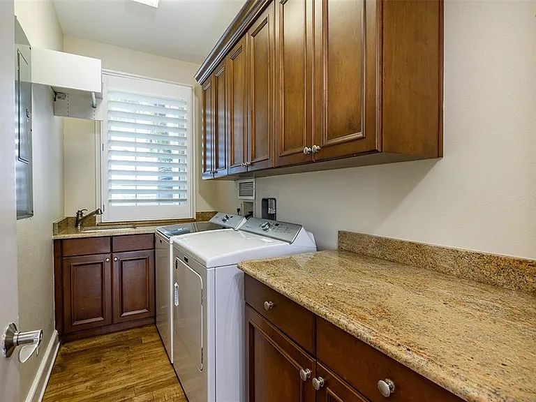 821 Bay Point Dr — Photo 24