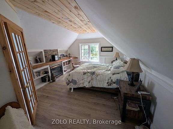 4th image of 369 Athol St E