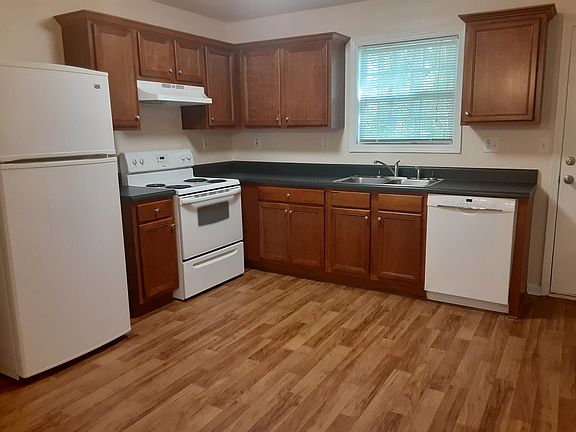 Kitchen with waterproof vinyl floor