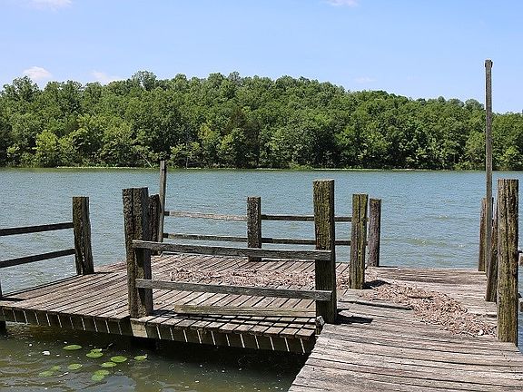 2nd image of 1005 Lake Dr