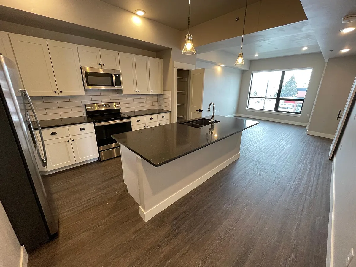 Building Photo - 605 N 7th Ave #204