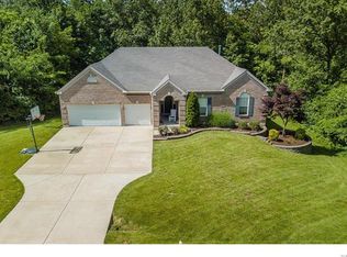 16 Oak Knoll Dr, Saint Charles, MO