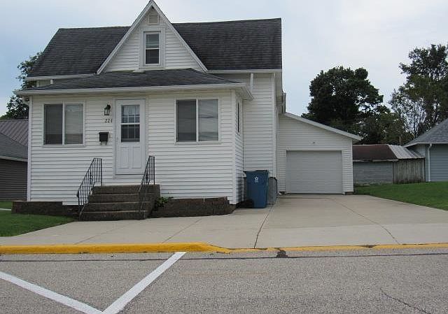 1st image of 224 E Grand St