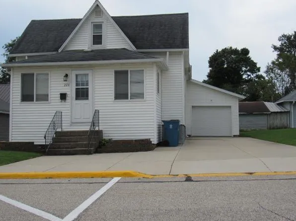224 E Grand St, Monticello, IA 52310