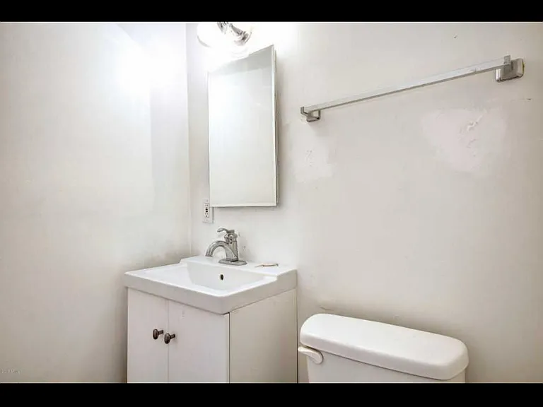 450 W Earll Dr #4 — Photo 1