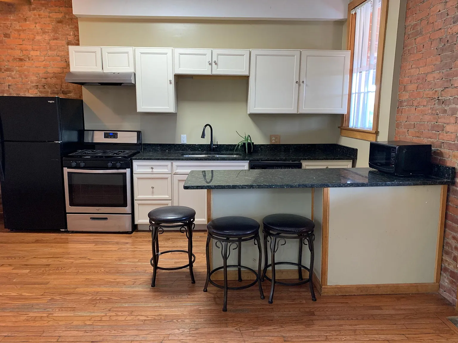 3 bed, $2,535 — Photo 2