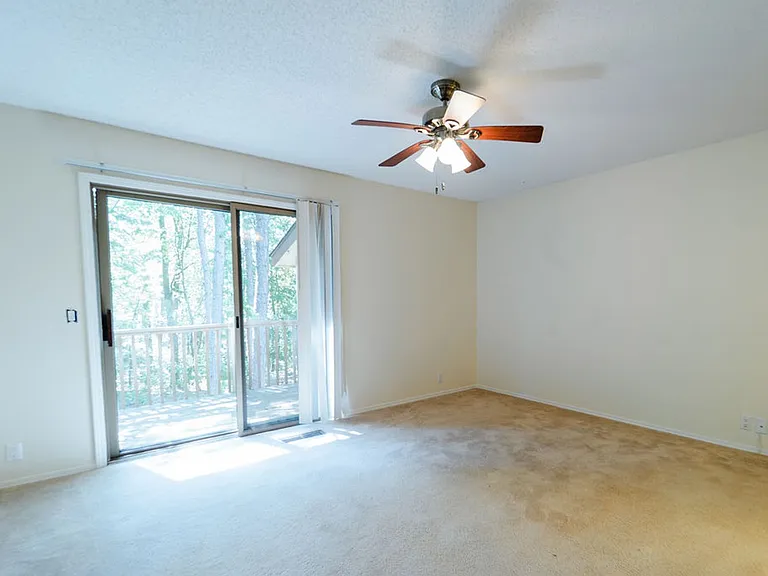 16 Lindsay Ln — Photo 8