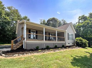 39 E Point Dr, Dahlonega, GA 30533