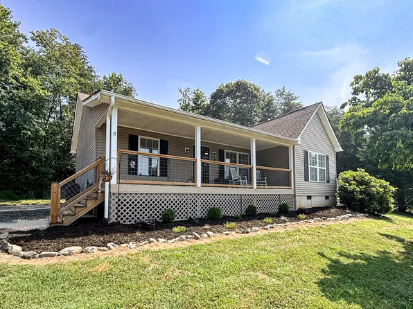 39 E Point Dr, Dahlonega, GA 30533