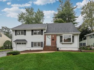 542 Lynn St, Ridgewood, NJ 07450