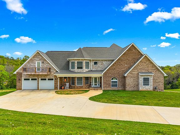 4th image of 732 Constitution Dr