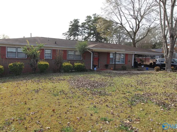 1956 Tabor Cir, Gadsden, AL 35904