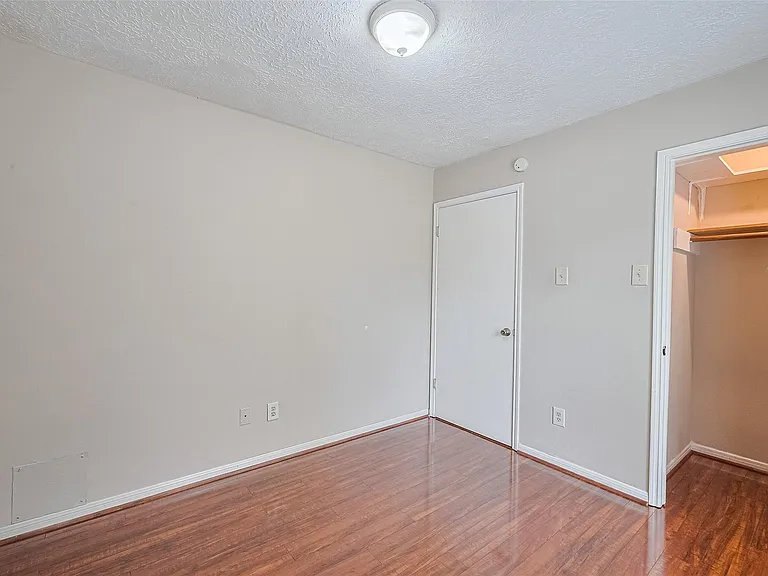 6907 Yardley Dr — Photo 24